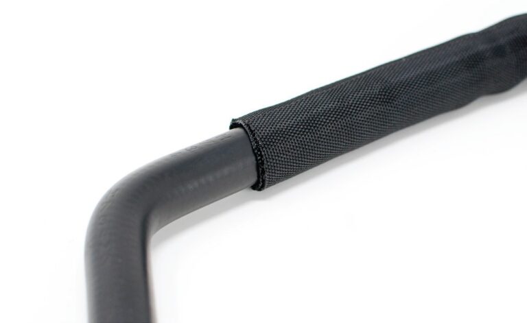 Self-closing wraparound protective sleeve CanuRound